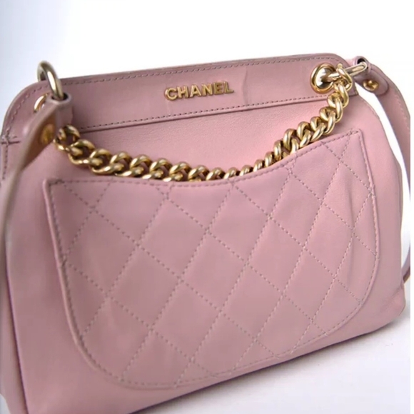 Chanel Light Pink Quilted Shoulder Bag - Picture 4 of 7
